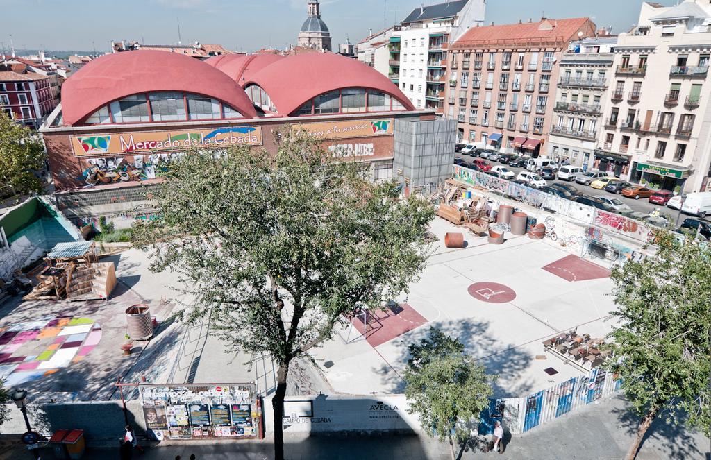 Plaza De La Cebada *